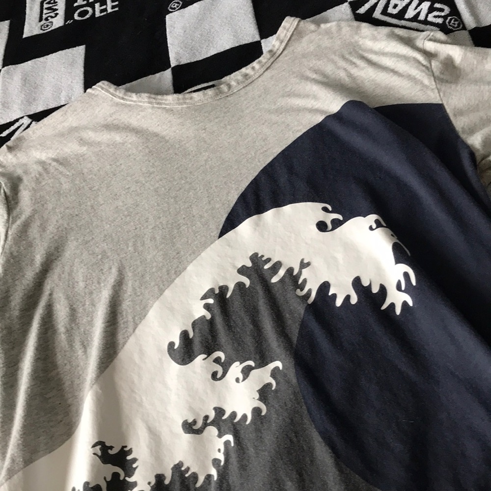 H&M Grey Tee with Ocean Waves Size S